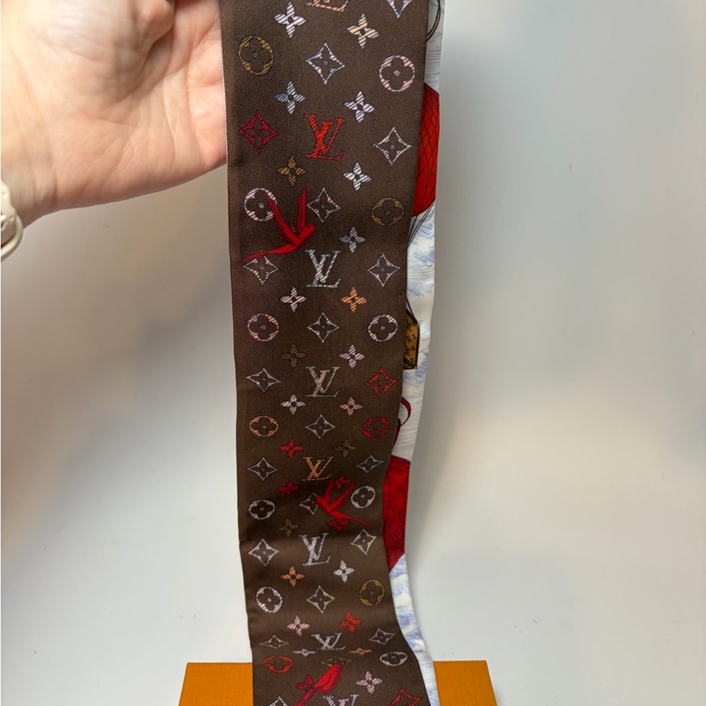 SOLD Louis Vuitton Up and Away BB Bandeau 100% Silk Spring-Summer 2023 NWOT - Picture 5 of 15